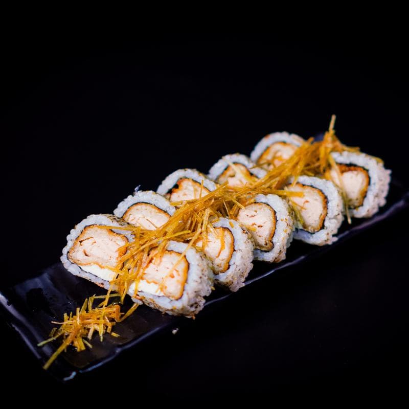 uramaki salmão grelhado-10 peças — 10 peças